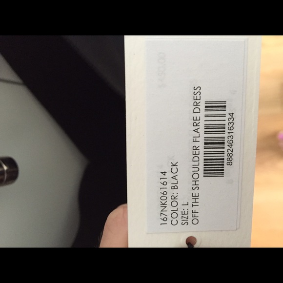 - NWT MILLY Off-The-Shoulder Fit-&-Flare Dress large - Picture 6 of 6